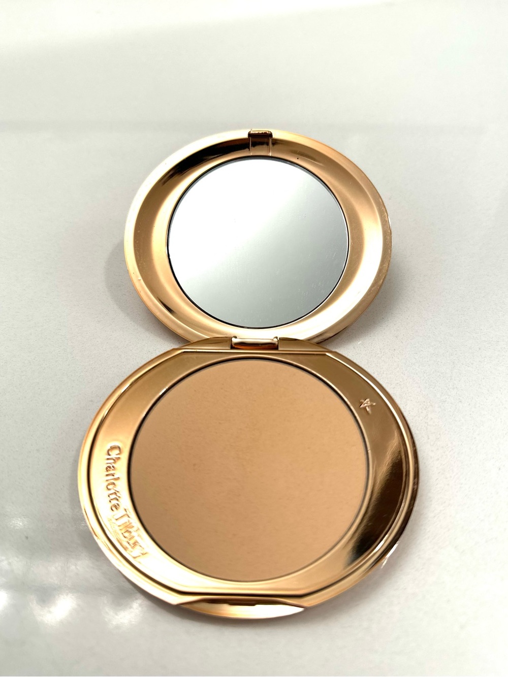 Charlotte Tilbury Airbrush Flawless Powder